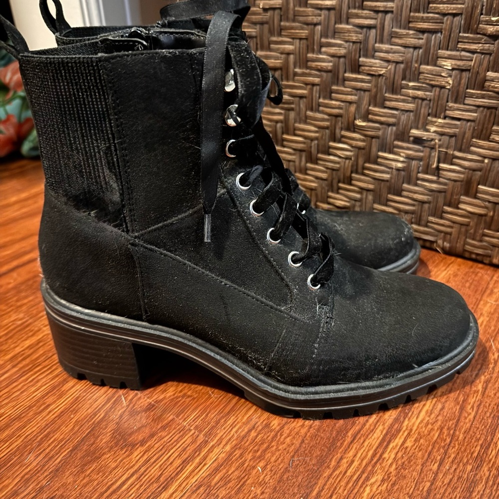 NEW- Crown Vintage Black Lace-Up Boots